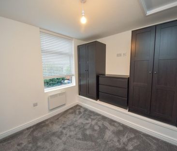 2 bed Flat for Rent - Photo 2