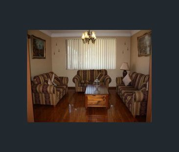 Spacious 4 Bedroom Home - Photo 1