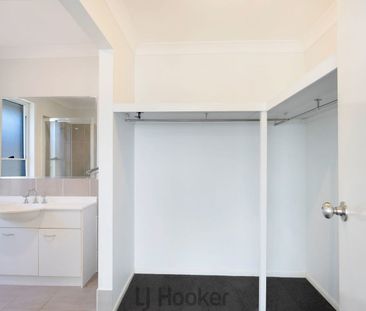 SPACIOUS FAMILY HOME!!! - Photo 6