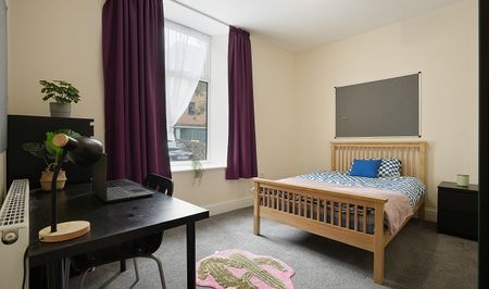 Immaculate 6 Bedroom Apartment in Broomhall! - Photo 2