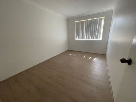 Freshly Painted 3-Bedroom Unit in Dulwich Hill ! - Photo 2