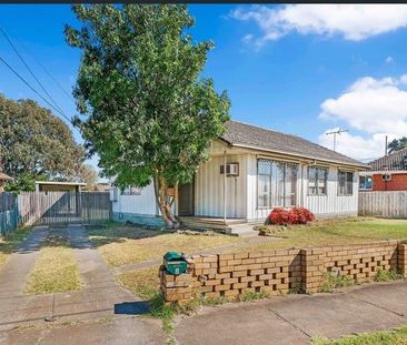 Beautiful family home positioned in a highly desirable location. - Photo 5