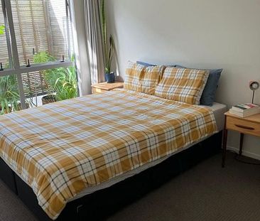 Spacious & Quiet Apartment in heart of Onehunga - Photo 2