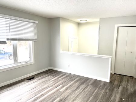 6332 Hewson (Main Level) All Utilities Included! - Photo 3