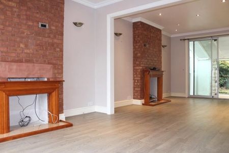 3 bedroom semi-detached house to rent - Photo 2