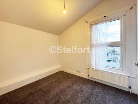 4 bedroom terraced house to rent - Photo 3