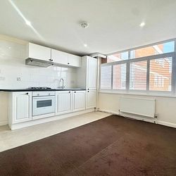 Dumpton Park Drive, Broadstairs, CT10 1RF, Kent - Photo 3