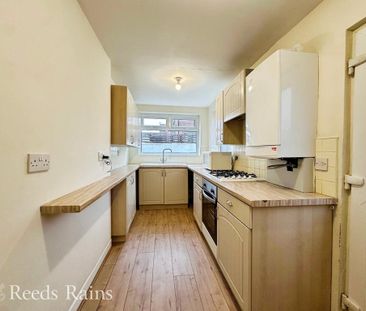 3 bedroom semi-detached house to rent - Photo 4