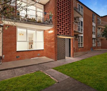 “Stylishly Updated 2-Bedroom Gem in the Heart of Footscray” - Photo 5