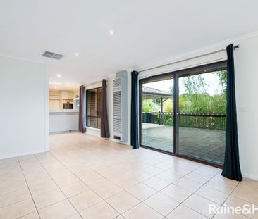 Functional family home in the delightful suburb of Flagstaff Hill. - Photo 3