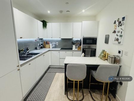 2 bedroom flat to rent - Photo 2