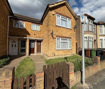 2 bedroom maisonette to rent - Photo 2
