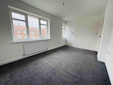 2 bedroom semi-detached house to rent - Photo 3