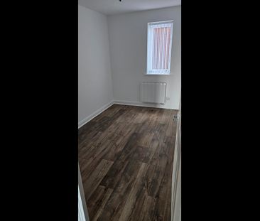 2 Bed Flat, Redding House, SE18 - Photo 4