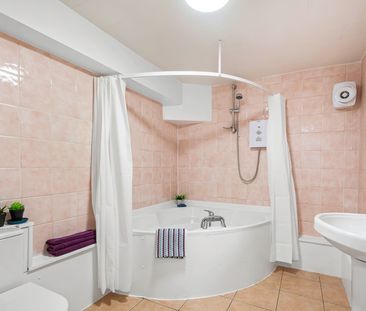 Flat 1, 227 HYDE PARK ROAD Leeds - LS6 1AH - Photo 6