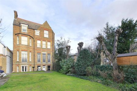 2 bedroom flat in Clapham Common - Photo 2