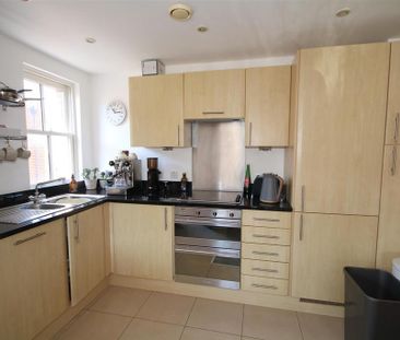 1 bedroom in a house share to rent - Photo 4