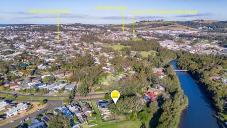 Gorgeous 3 Bedroom Cottage With Spectacular Views - UTILITES INCLUDED - Photo 2