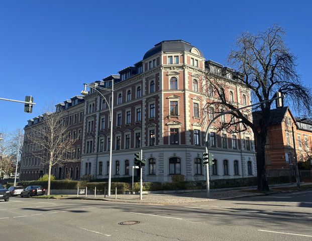 Kaßberg-Wohnung mit Stil – Komfortabler Stellplatz auf Wunsch - Photo 1