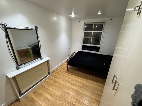 Room in a Shared Flat, Portobello Road, W11 - Photo 1