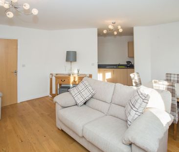 Available unfurnished now - Photo 2
