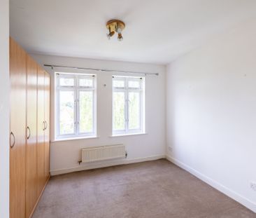 To Let 2 Bedroom Flat - Photo 3