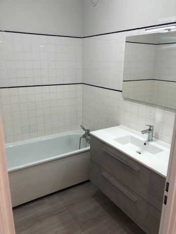 Location Appartement 3 pièces 76m² OULLINS 69600 - Photo 2
