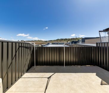 Modern Two Bedroom House - Photo 3