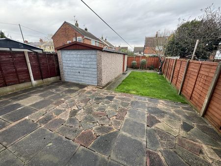 3 bedroom semi-detached house to rent - Photo 2