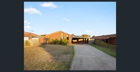 Family Home in Quiet Court - Photo 4