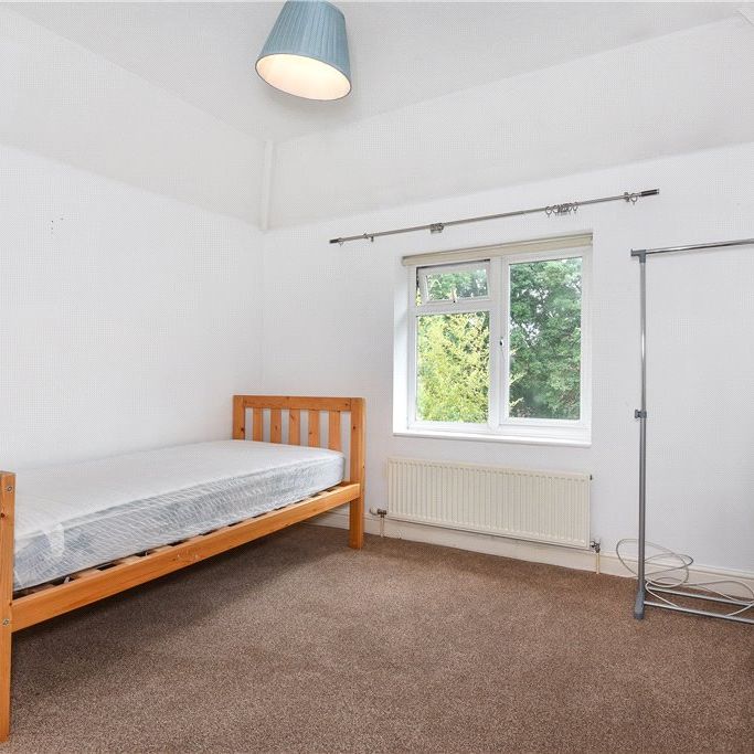 Ardmore Avenue, Guildford, Surrey, GU2 9NJ - Photo 1