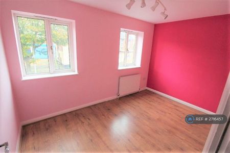 4 bedroom terraced house to rent - Photo 2