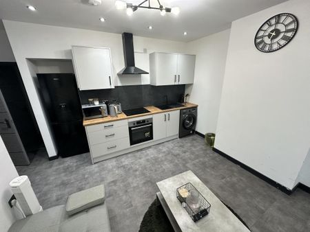 557a Chester Road, Manchester, M16 - Photo 4