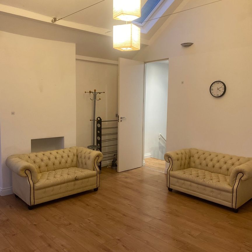 2 Bed Flat, Pinner Road, HA1 - Photo 1
