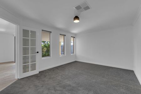 Large 4 x 3 Family Home in Shoalwater - Photo 5