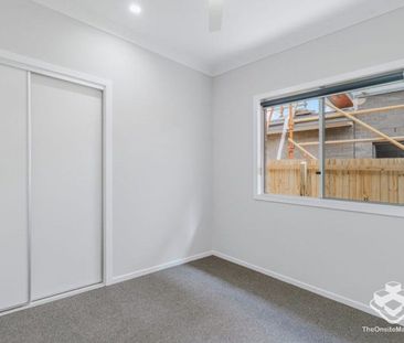 Brand New Modern 4 Bedder Family Home LOW priced set to be gone quick - Photo 3