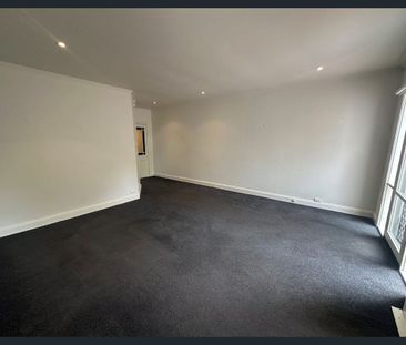 POSITION PERFECT! - Photo 1