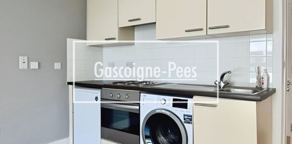 Skyline Plaza, RG21 - Photo 2