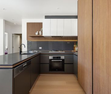 Luxurious Ground Floor Residence - Photo 5