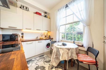 3 bedroom flat to rent - Photo 4