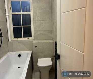 1 bedroom in a flat share to rent - Photo 4