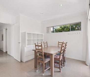 Beautifully Presented & Private 3-Bedroom Villa in a Fantastic Loca... - Photo 4