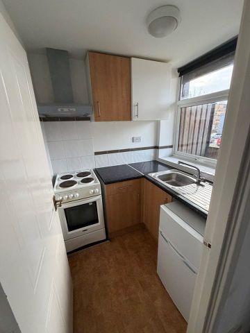 1 Bed Flat, Leen Court, NG7 - Photo 3