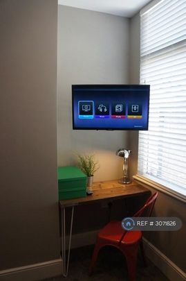 4 bedroom terraced house to rent - Photo 1