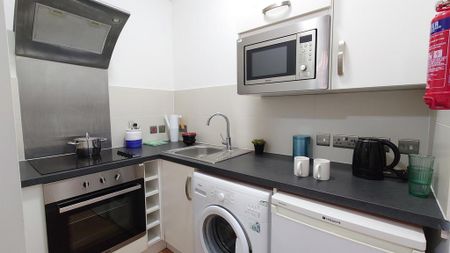 3 bedroom flat to rent - Photo 5