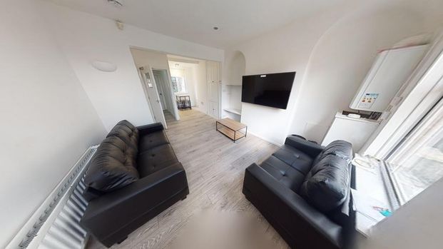 4 bedroom terraced house to rent - Photo 1