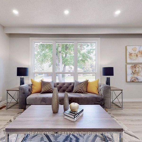 For Lease - 105 Aurora Heights Drive, Aurora, Ontario - Photo 1