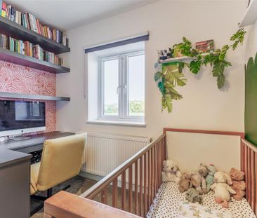 4 bedroom end of terrace house to rent - Photo 6