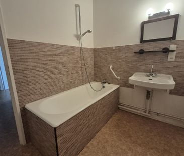 Location Appartement 2 pièces 55m² MAUBEUGE 59600 - Photo 4