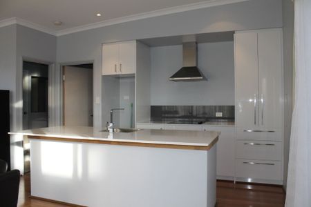 Luxury Beachside Living - Photo 4